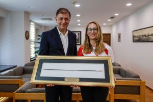 Tugay, şampiyon okçu Dünya Yenihayat’ı ağırladı