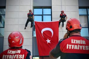 İtfaiye Haftası’nda Dikili’de nefes kesen tatbikat