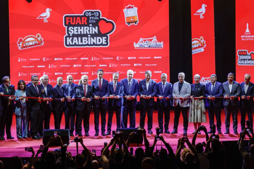 İzmir’in 95 yıllık çınarı kapılarını açtı