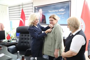 YENİ Parti’den AK Parti’ye geçiş rozeti Bursalı Aksoy’dan