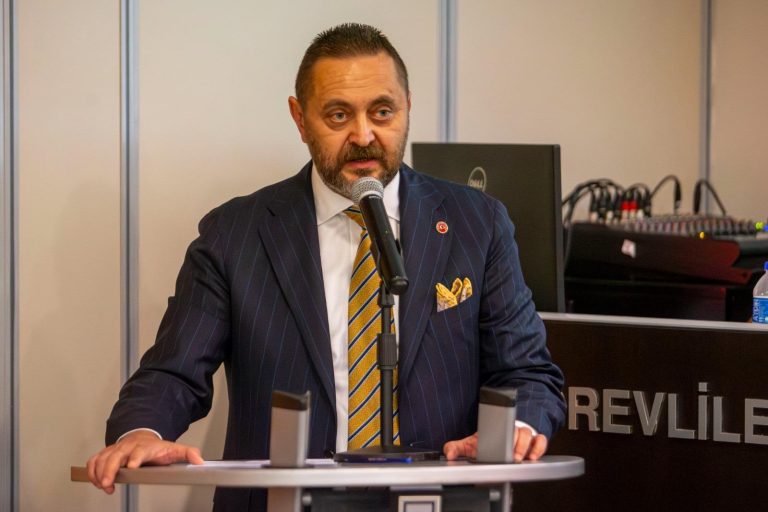 Hasan Ünal: “Deniz Yücel’in siyasi hafızası bu kadar mı kısa?”