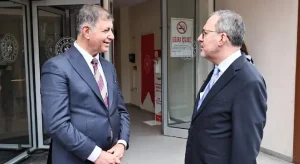 Siyasette Ezber Bozan İzmir Çıkışı: “Siyasette Her Şey Olabilir!”