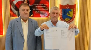 920 bin lirayı iade eden taksiciye ödül
