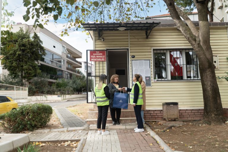 İzmir’de muhtarların günü de emeği de unutulmadı