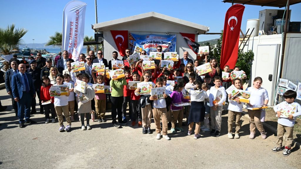 Miniklere Balık, Kitap ve Çiftlik Maketi Hediyesi