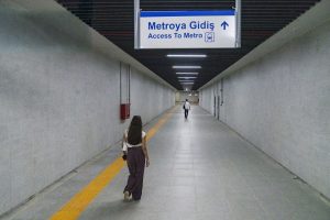 İzmir Metrosu’ndan Dokuz Eylül Hastanesi’ne kesintisiz yaya tüneli açıldı