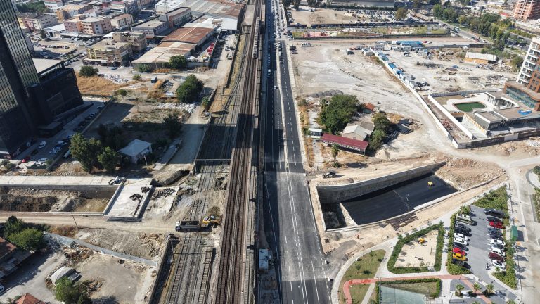 İzmir’in dev karayolu projesi el emeği ve alın teriyle ilerliyor