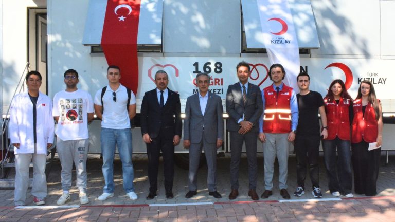 Kızılay, EÜ’de kan bağışı standı kurdu