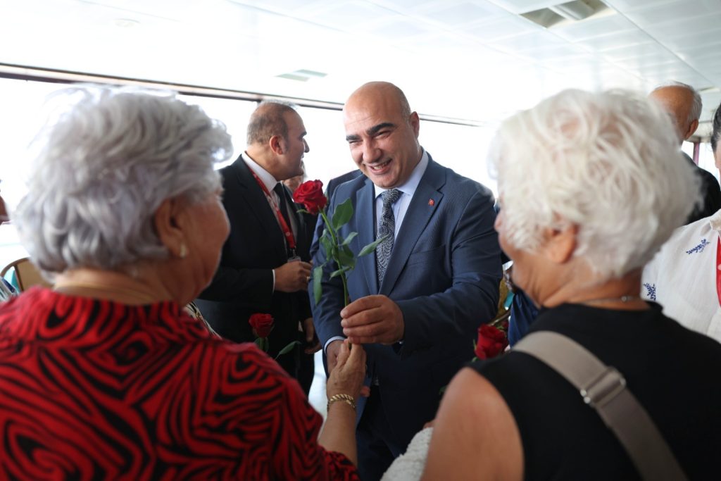 Ayhan Kul’dan Dünya Yaşlılar Günü’nde anlamlı ziyaret