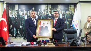 İnan’dan Özel’e Boykot Tepkisi: İzmir’i Mağdur Etmeyin