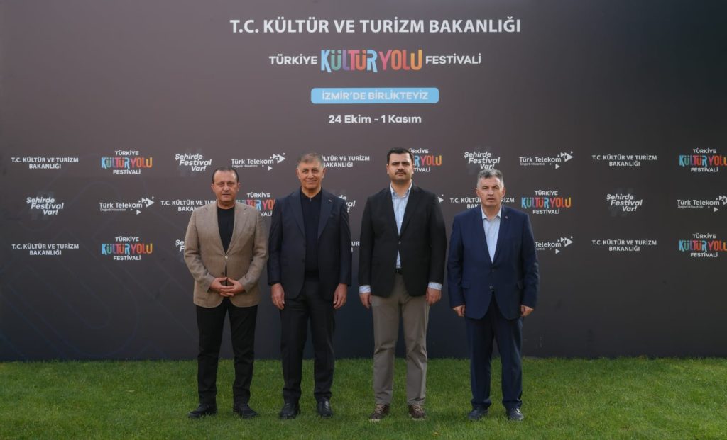 İnan ve Tugay, Kültür Yolu Festivali sergilerini gezdi