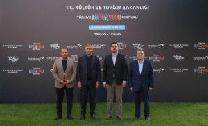 İnan ve Tugay, Kültür Yolu Festivali sergilerini gezdi