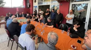 AK Parti Bayraklı’da mahalle sakinlerinden sorunları dinledi