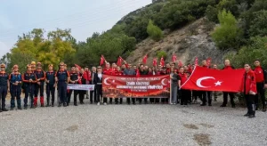 İzmir’de Cumhuriyetin 103. yılı için yürüyüş düzenlendi
