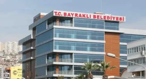 Bayraklı Belediyesi’ne operasyon: Eski başkan dahil 45 şüpheli gözaltında